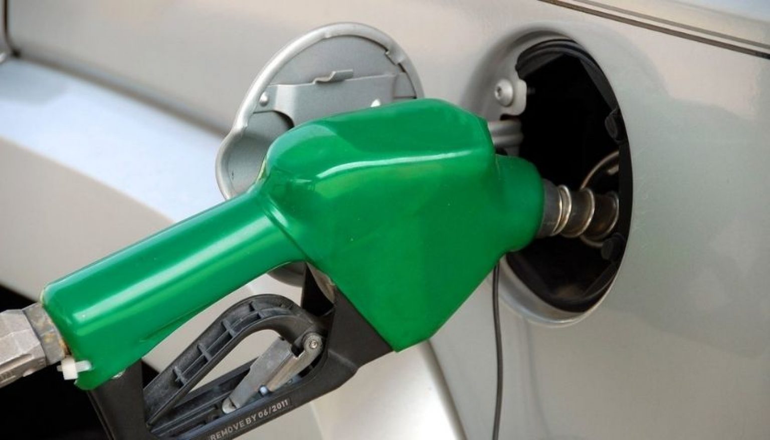 How To Clean A Car Fuel Tank Without Removing It Step by Step